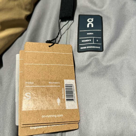 Women’s On-running Parka - Picture 6 of 10